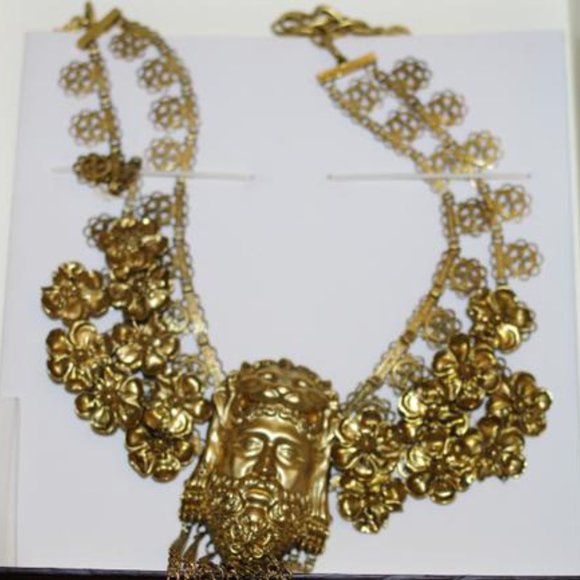 Gucci Necklace Authentic Couture Runway with Gucci Box Very Unique and Rare - Picture 4 of 7